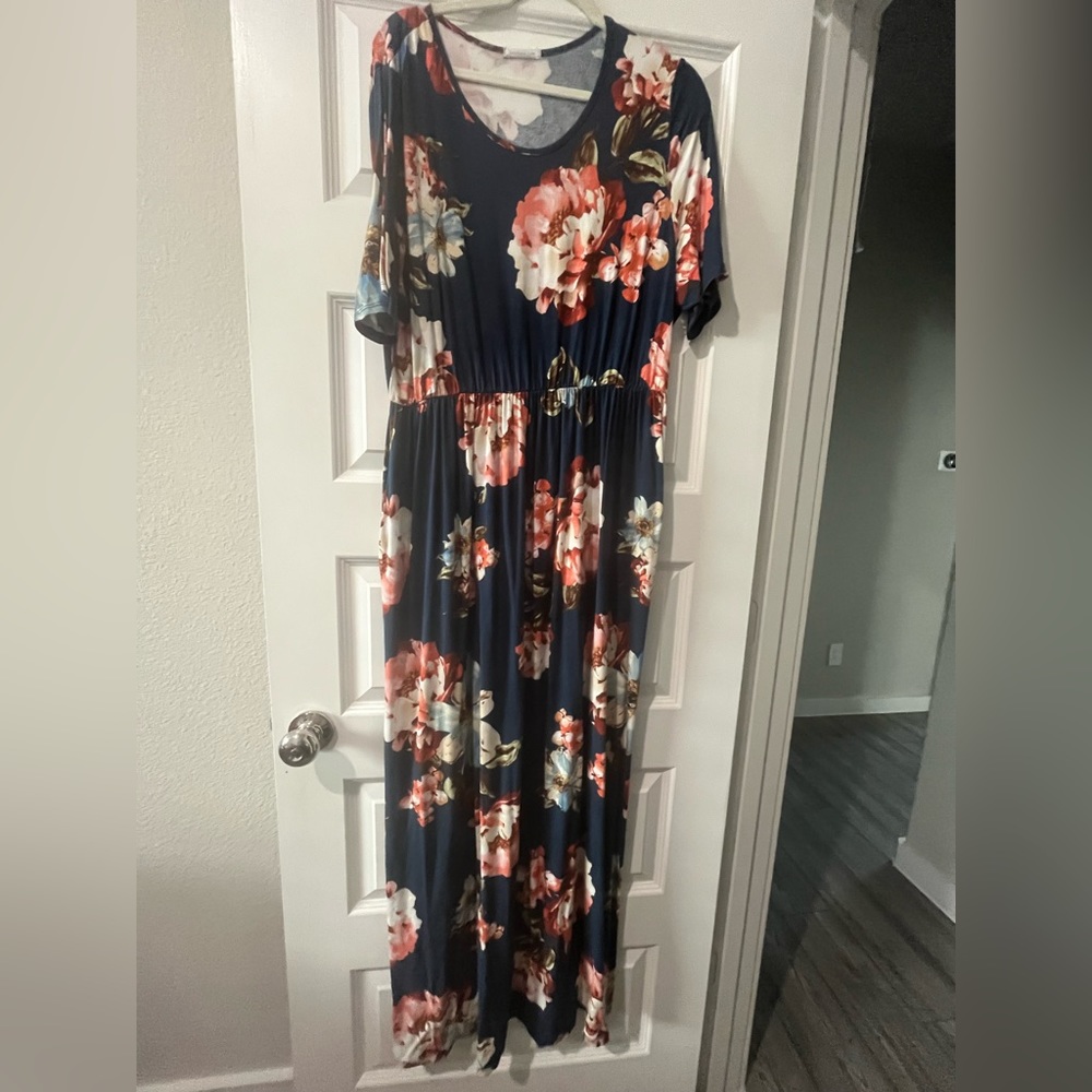 ✨SALE✨ Chic Soul Large Floral Print Dress with pockets